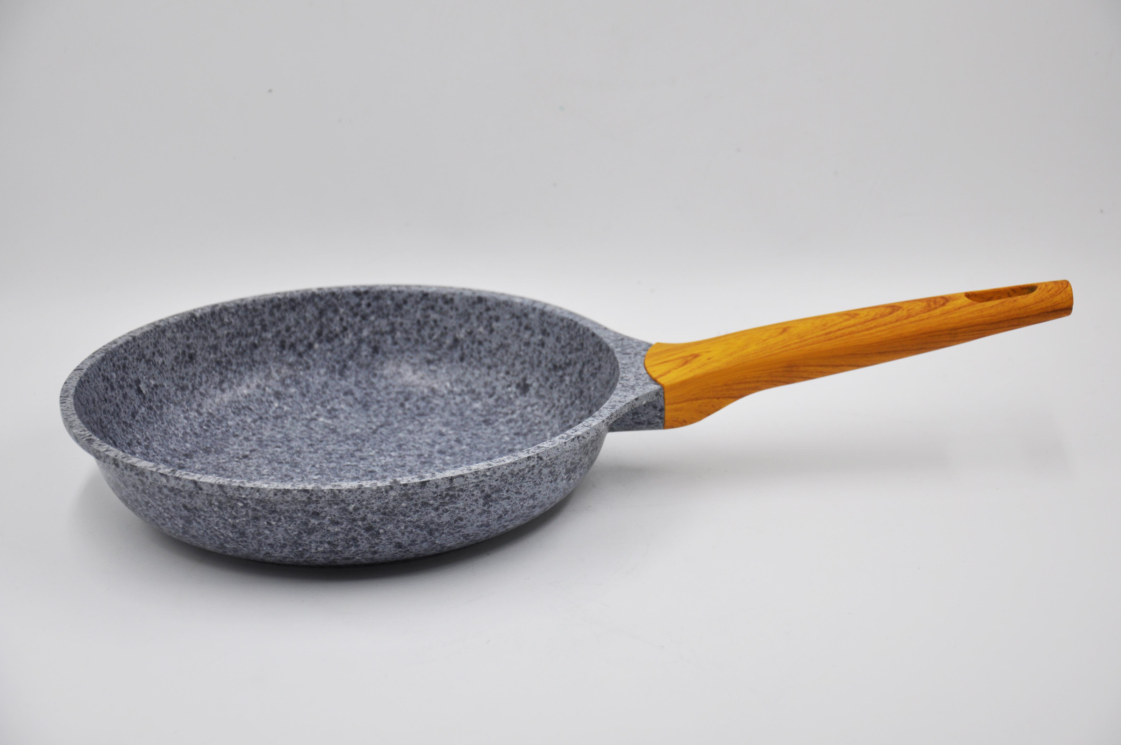 Cast aluminum fry pan with wooden handle BCO 