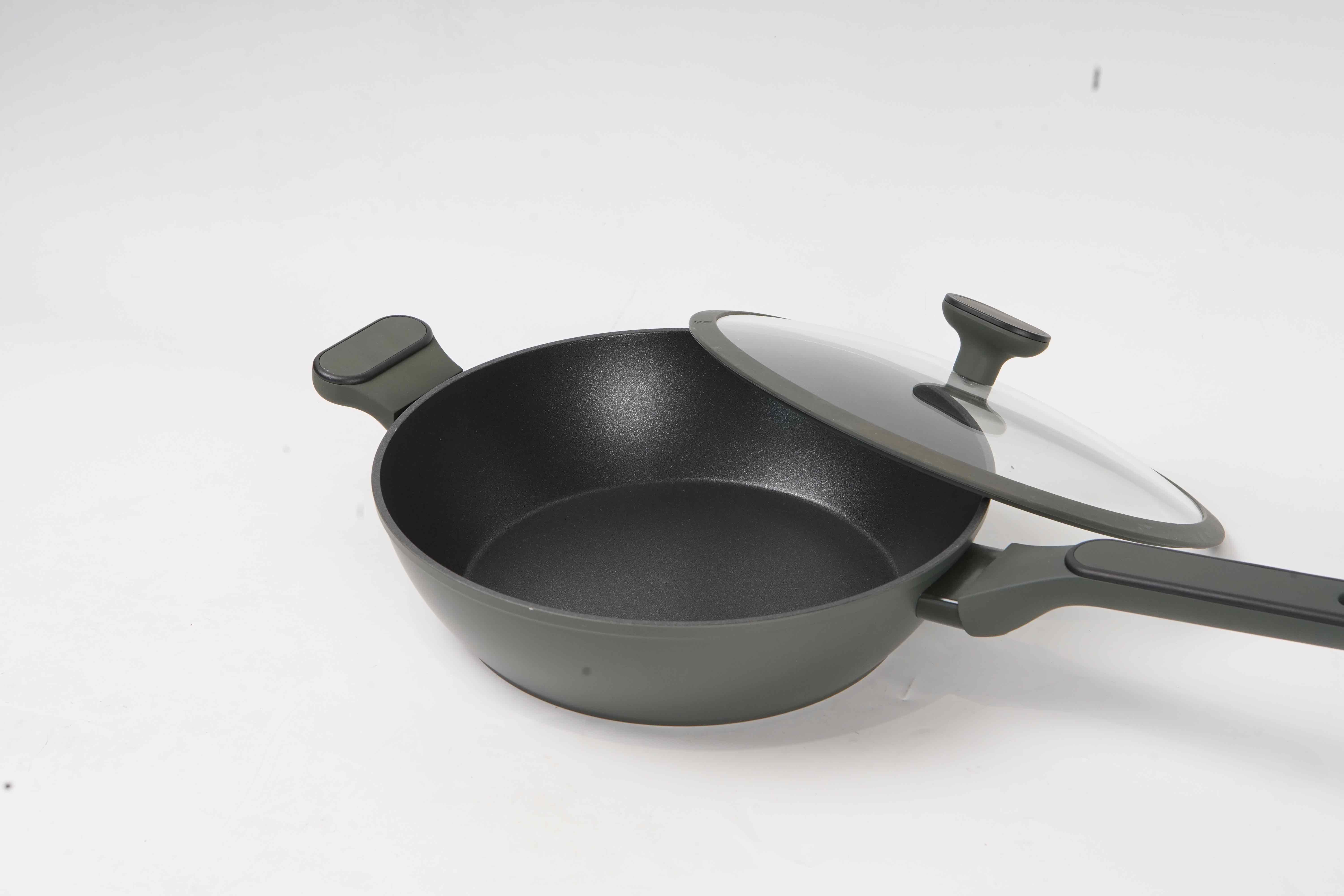 Forged deep fry pan with new handle and lid