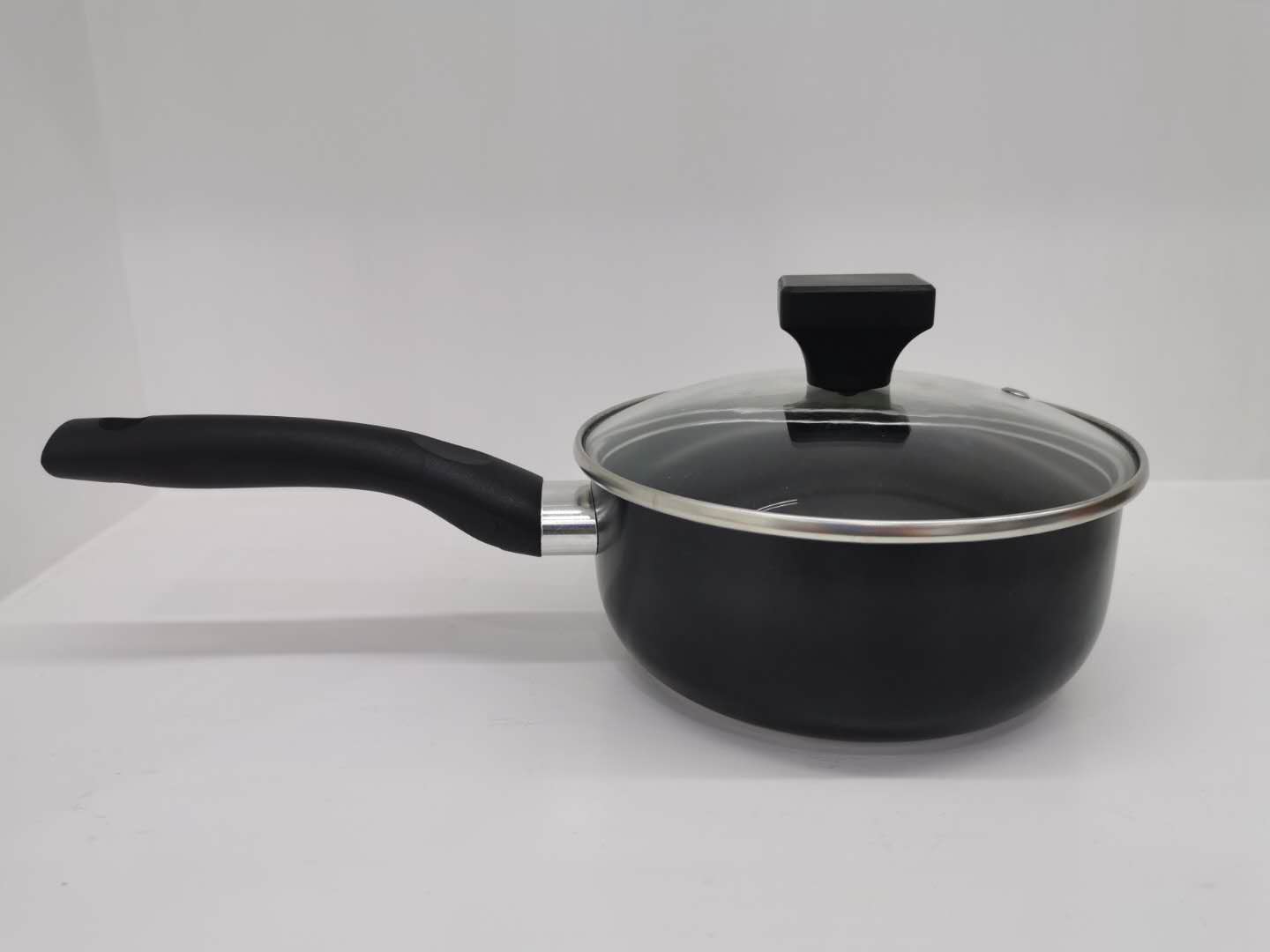 Press aluminum saucepan with lid-normal