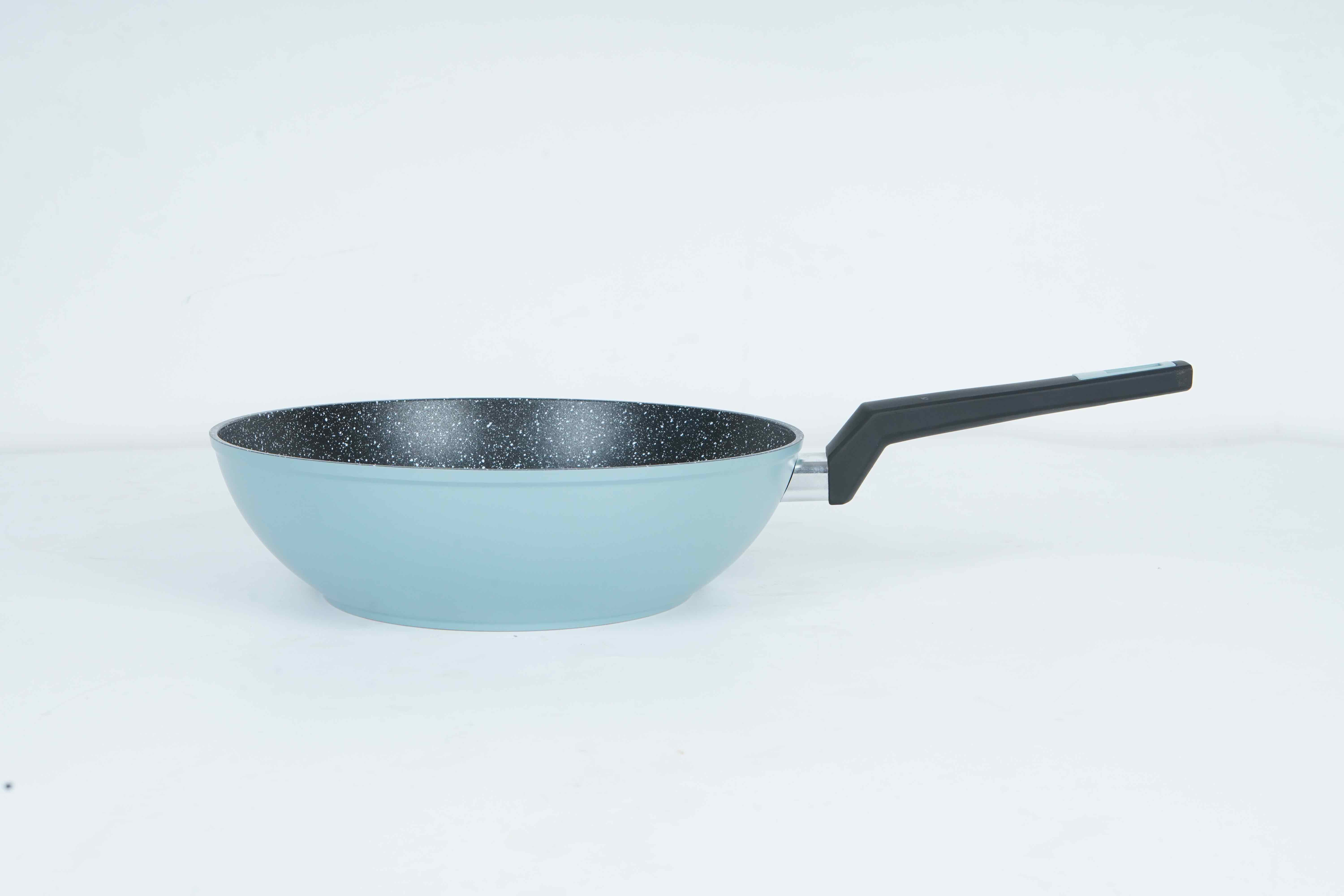 Forged wok pan with new handle-blue