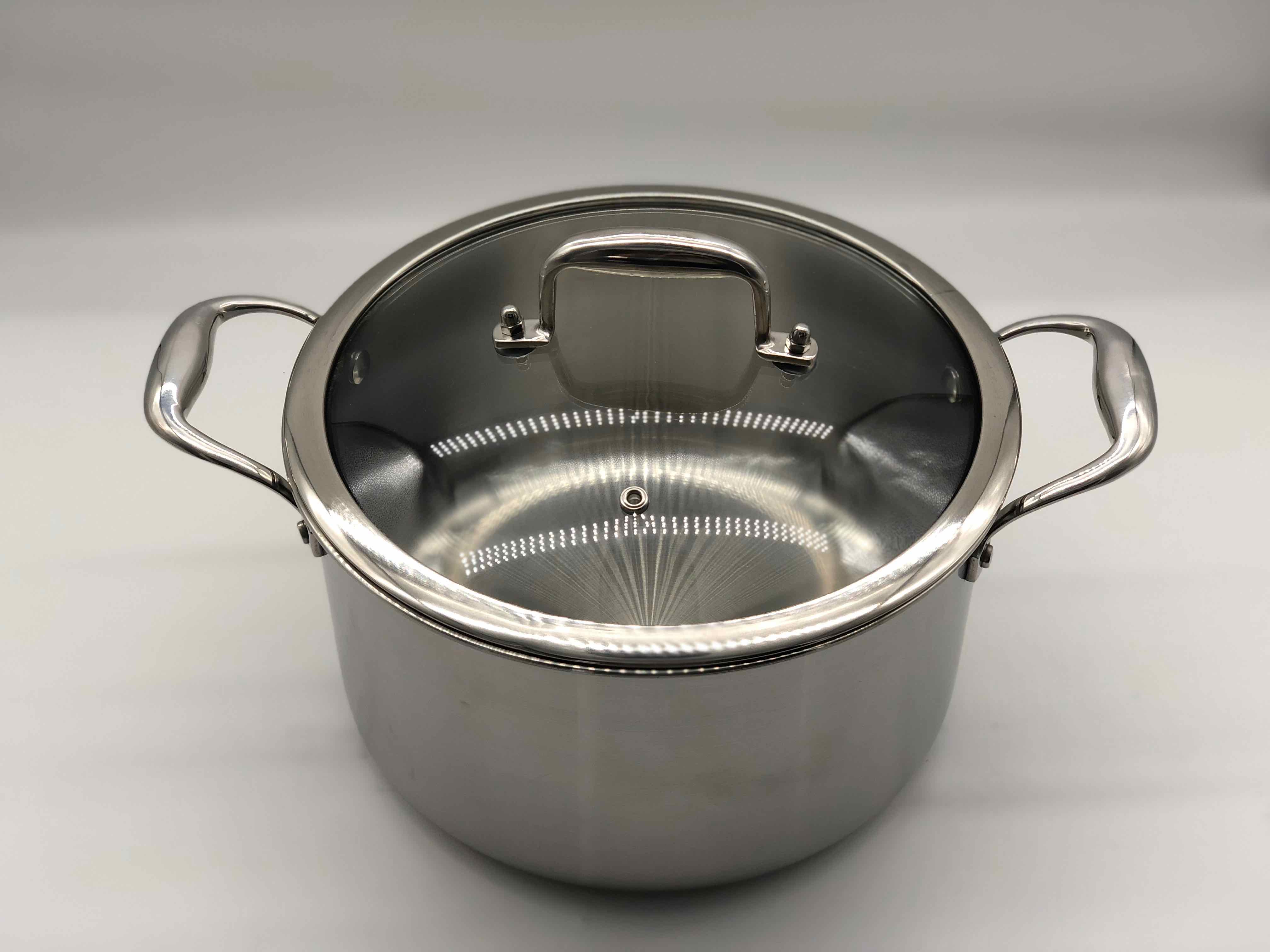 Stainless steel saucepot with lid